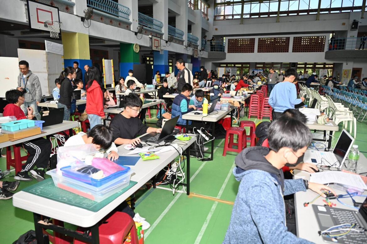 科技教育競賽暨數位學習親子嘉年華  了解數位學習與AI應用新趨勢