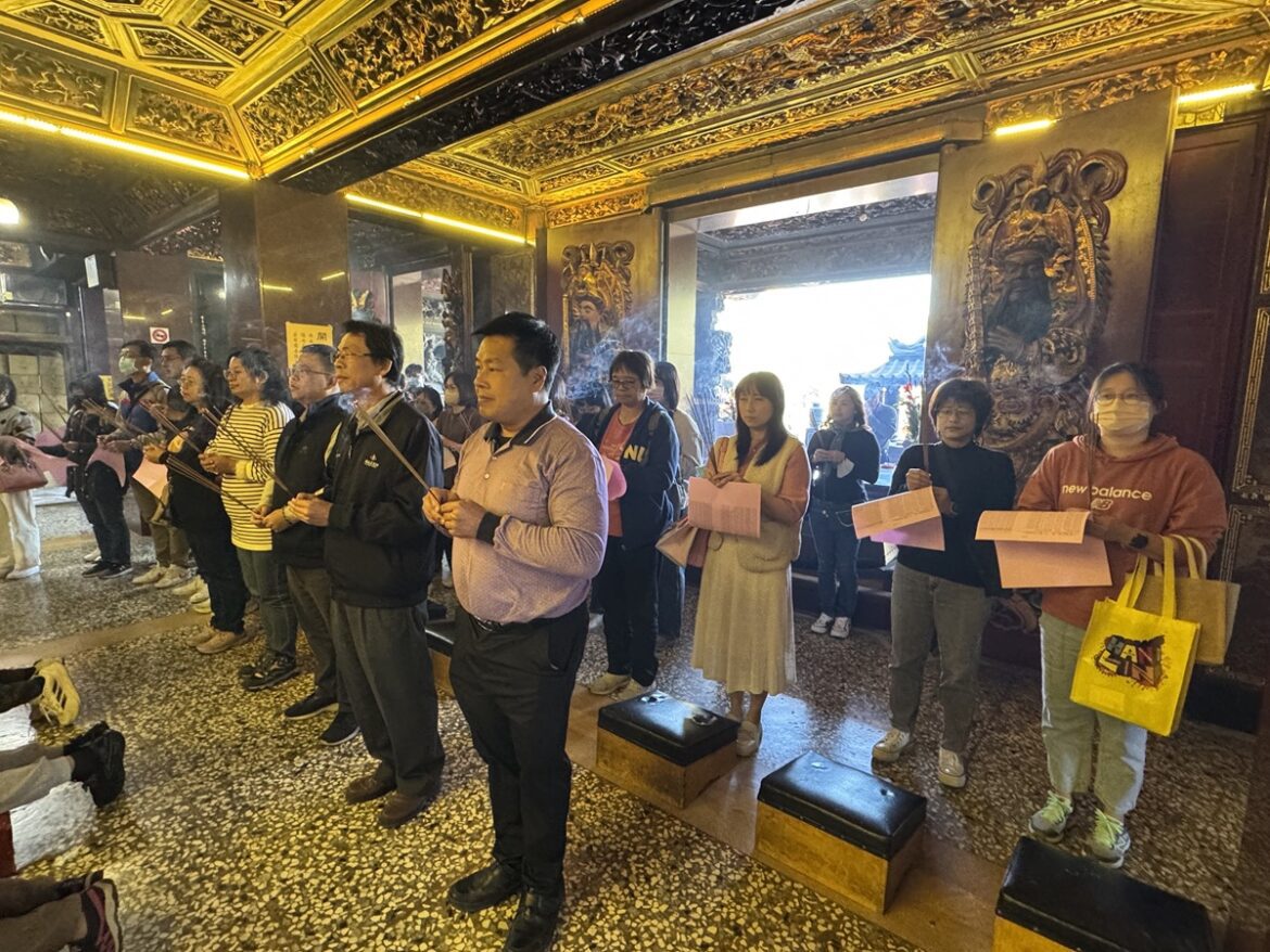 為夢想點燈!員高親師團隊齊聚孔明廟   為學測考生祈願圓夢