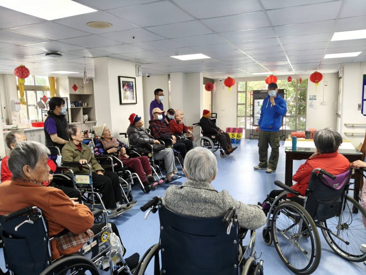 榮家雅園區爺奶動腦動身樂競賽  動腦思考延緩身體機能與認知退化