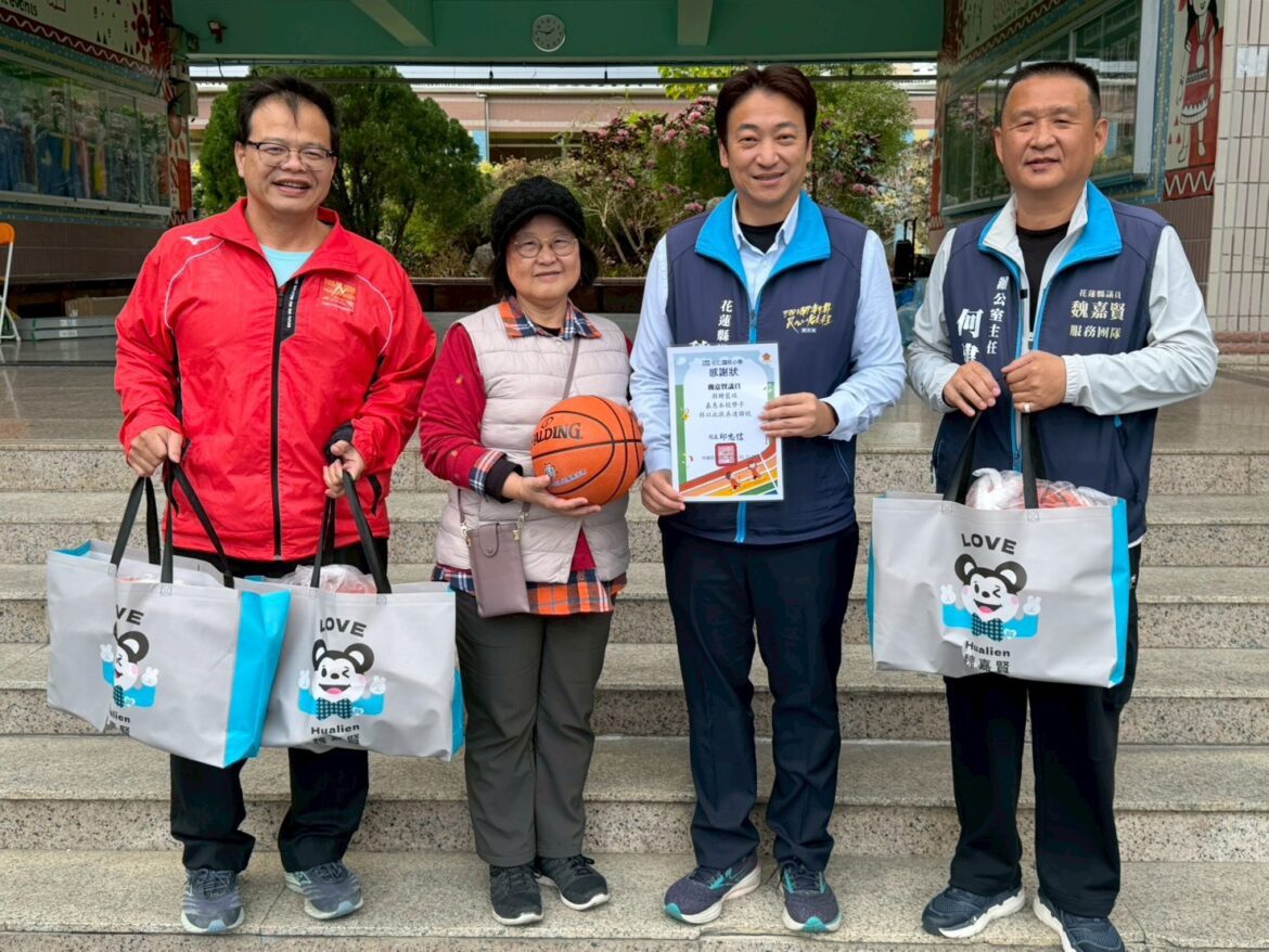 魏嘉賢攜手籃委會主委劉原良　捐贈吉安鄉三校百顆籃球