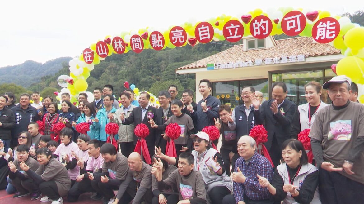 華光攜手全家  便利超商型庇護工坊啟用