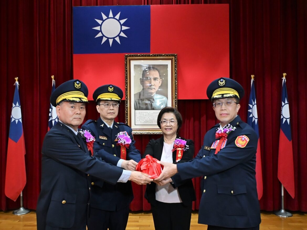彰化警察局舉行卸任、新任局長交接  由陳世煌接任局長