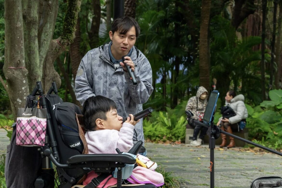 唱出生命最強音！「玻璃娃娃」小雪松菸開唱4小時     圓夢街頭獲萬元賞金肯定