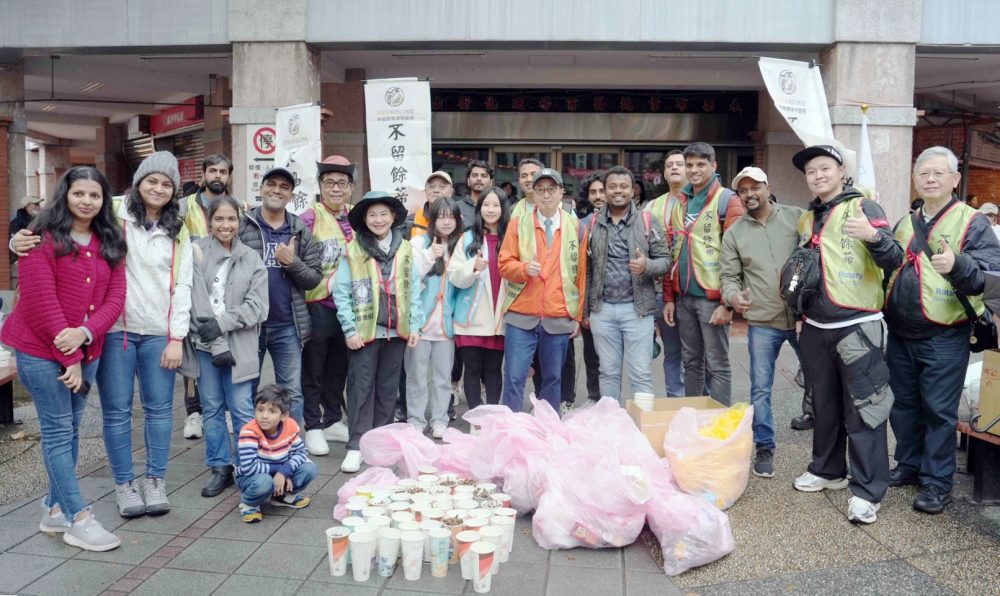 印度工程師也彎腰！「不留餘蒂」淨街服務前進年貨大街