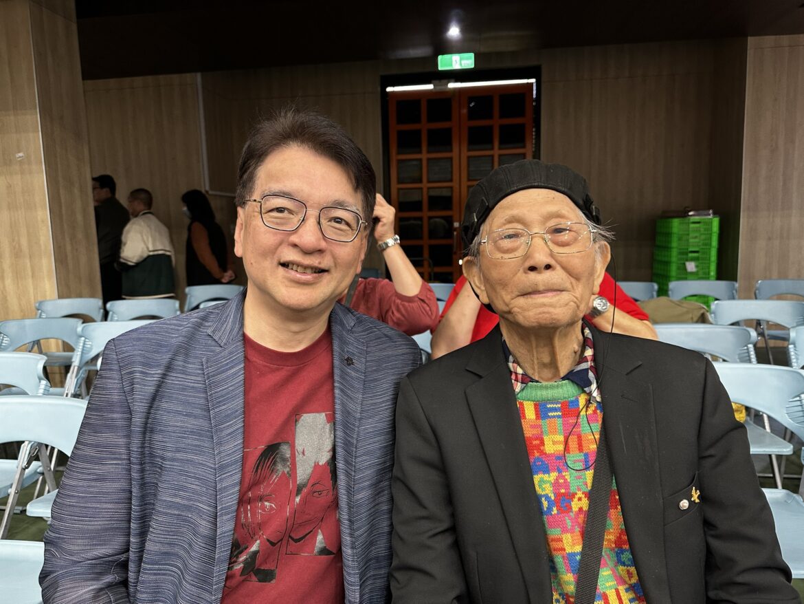 台南一中最盛大年初三團拜活動99歲戴天賞老師引領700校友唱校歌