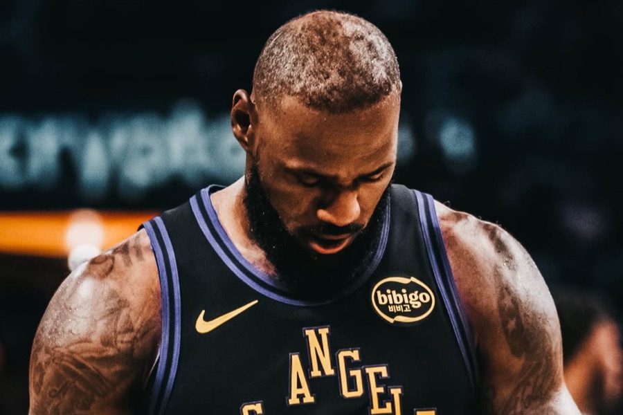影/《NBA》「詹皇」締造史上最年長大三元紀錄 助湖人輕取獨行俠