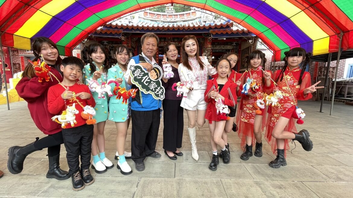 影音/清水岩寺傳愛12載  義賣家扶燈籠助學 美魔女楊惠絜議員蕭妤亘響應公益