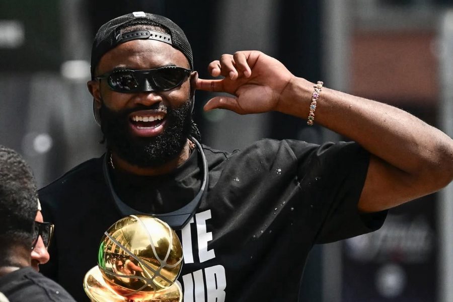 《NBA》「杰倫」J.Brown 32分攜手板凳暴徒普理查德30分  聯手率綠衫軍客場大勝湖人