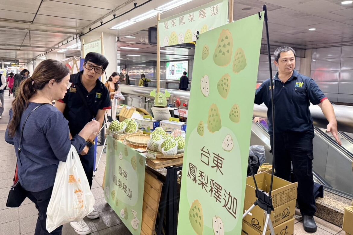 台東好釋！　鳳梨釋迦北捷快閃吸引民眾試吃購買