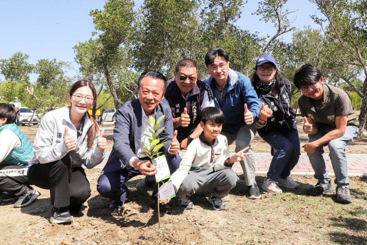 布袋高跟鞋教堂植樹節添綠意　500株喬灌木扎根打造濱海新景觀