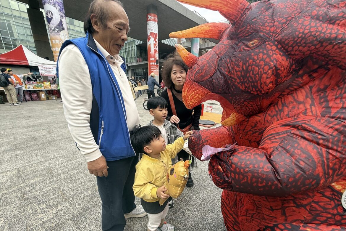 玩具化身溝通橋樑！新北社會局聯手伊甸基金會     北大校園闖關宣導早期療育