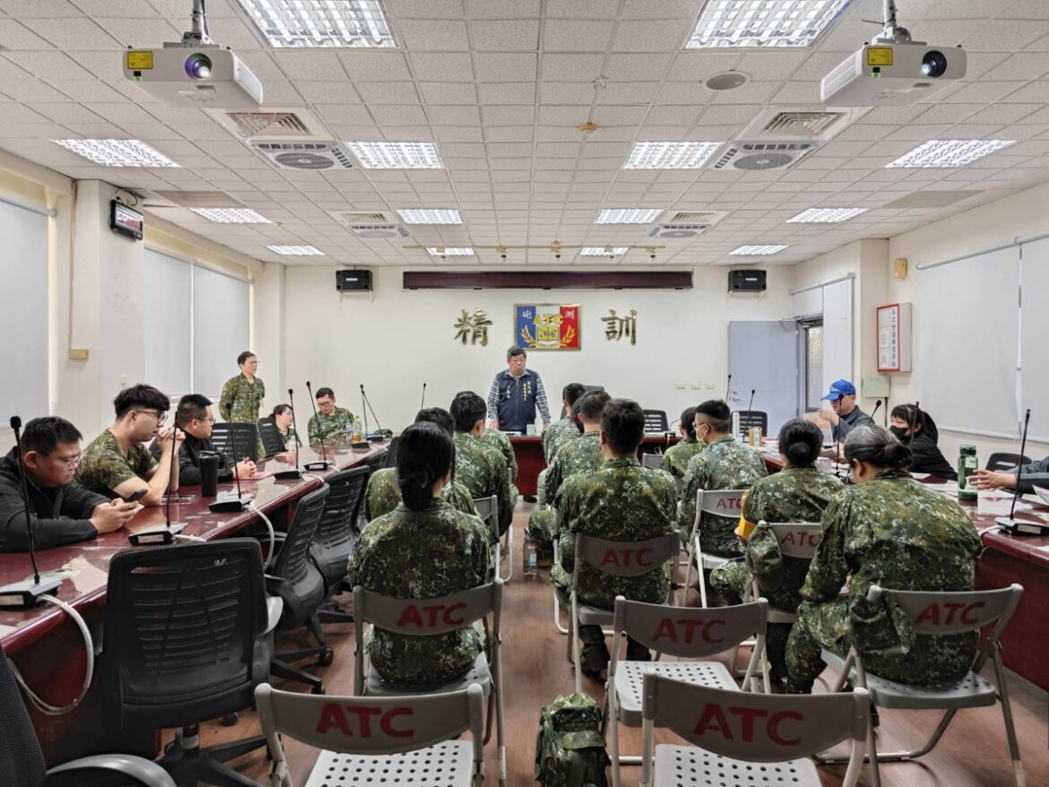 榮服處前進砲測中心   宣導退役官兵權益