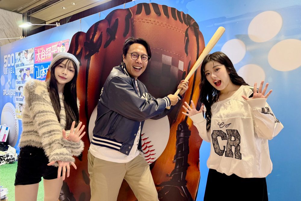 「港仔台爸」金鐘主持張啟樂、啦啦隊女神宛宛、饒舌歌手ZX 登MLBPA官方授權商品快閃店