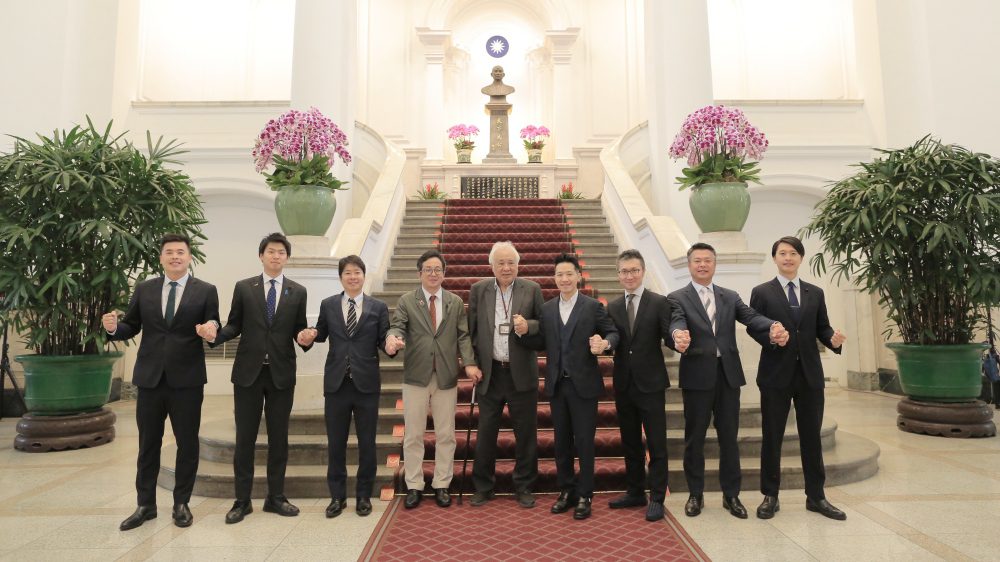 日本島根縣議會5帥掃台！進總統府揪團「7月來去神話國度」神級美酒、怪談內幕曝光
