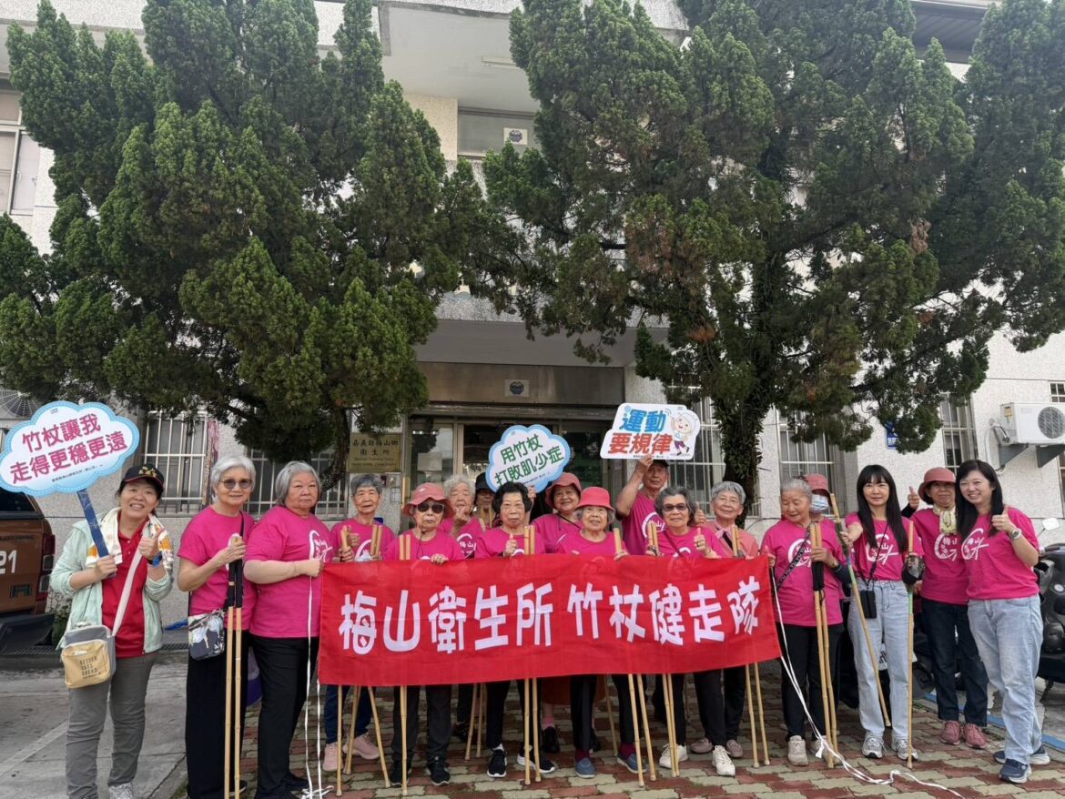 梅山衛生所結合地方宗教盛事　率長輩跟著帝爺公遶境練肌力