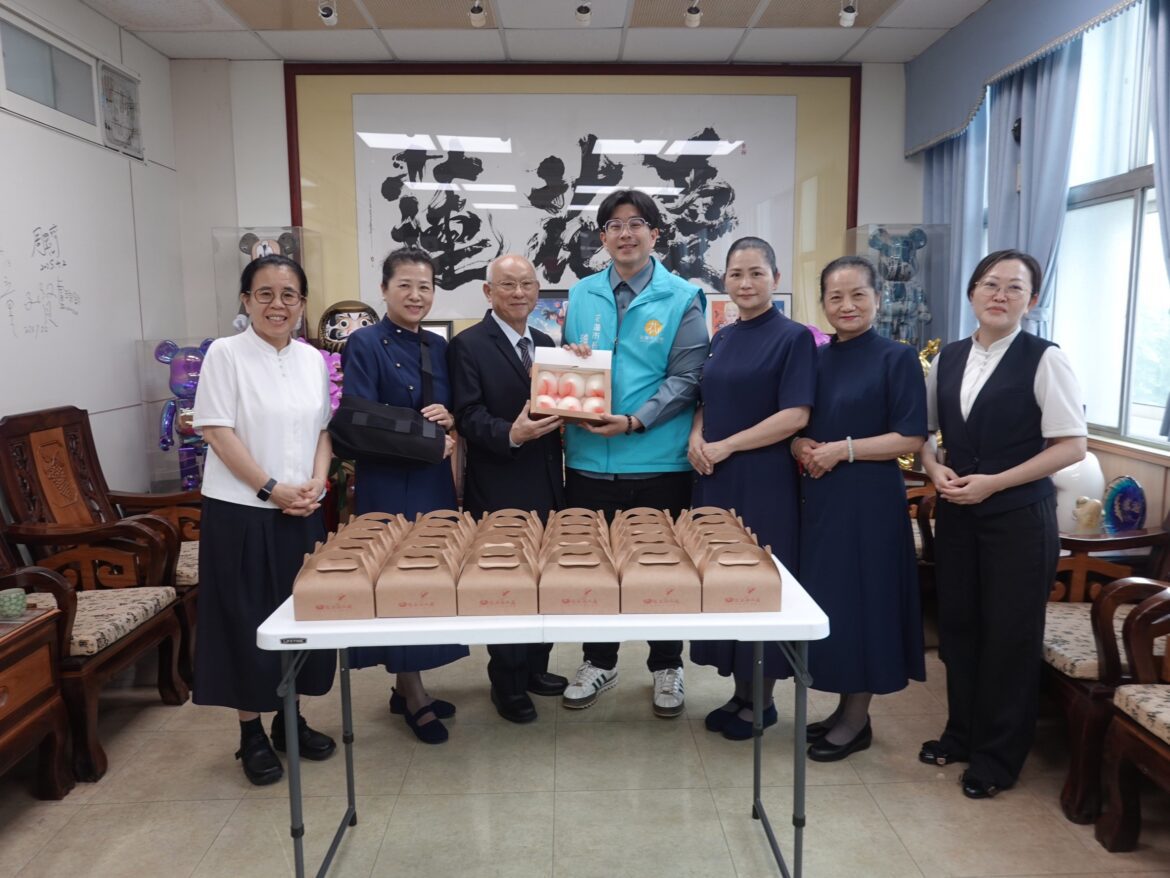 慈濟成立60周年　志工送壽桃分享喜悅
