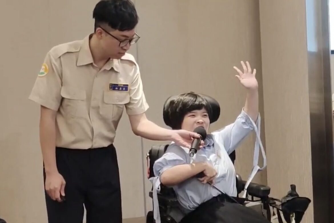 「愛讓我多活 15 年！」腦麻院生翁彥如首登講台     替代役男牽線跨界傳愛