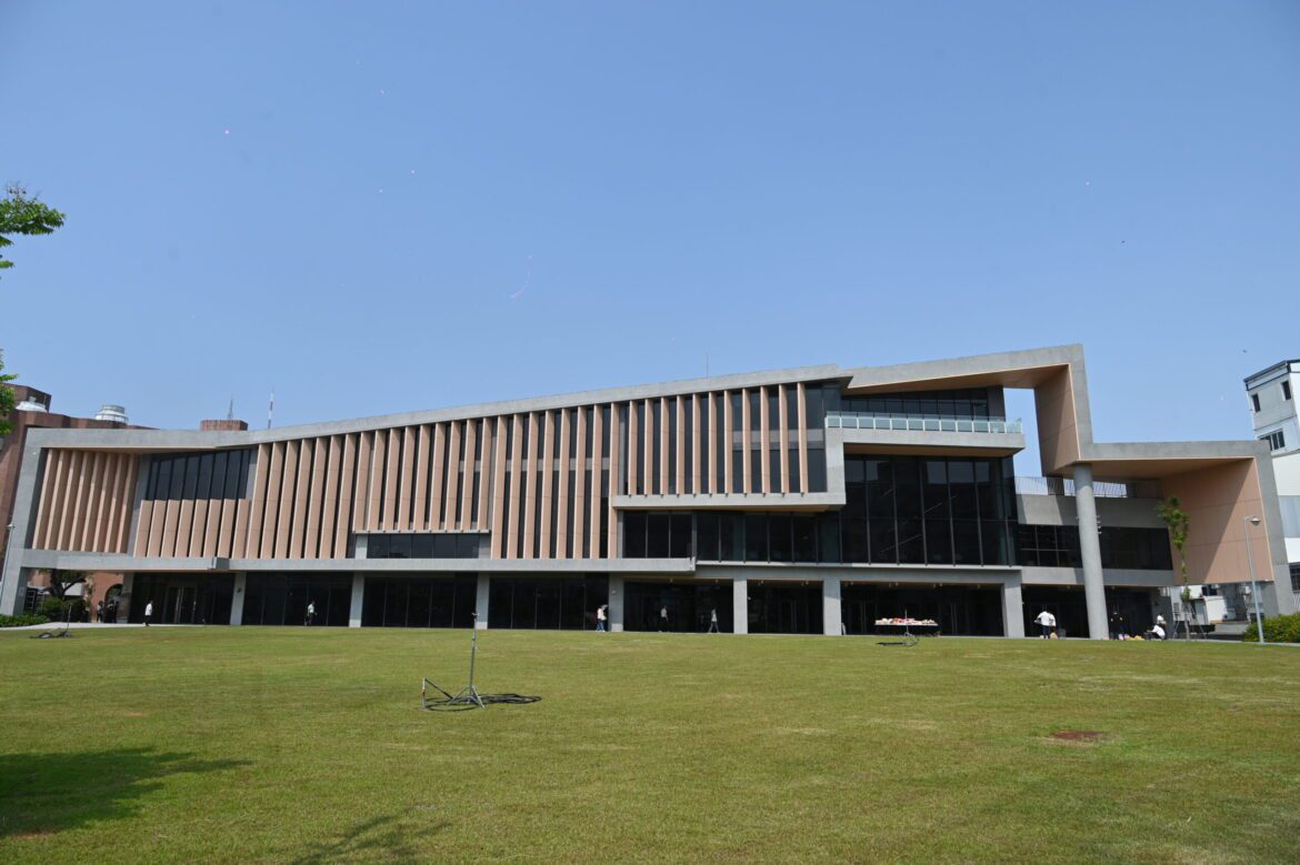 東岸絕美地標藝文活動新據點  臺東縣立圖書館22日開幕啟用