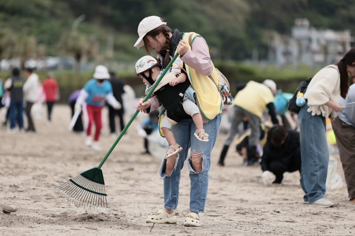 從源頭守護大海！新北春季淨灘淨溪串聯 18 河段     25日清出 3.9 噸廢棄物