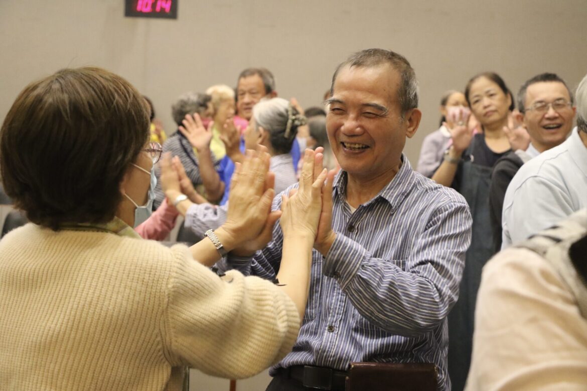 拒絕醫生幫您「開心」！王淑芳傳授老後智慧     笑聲與運動翻越孤獨高山
