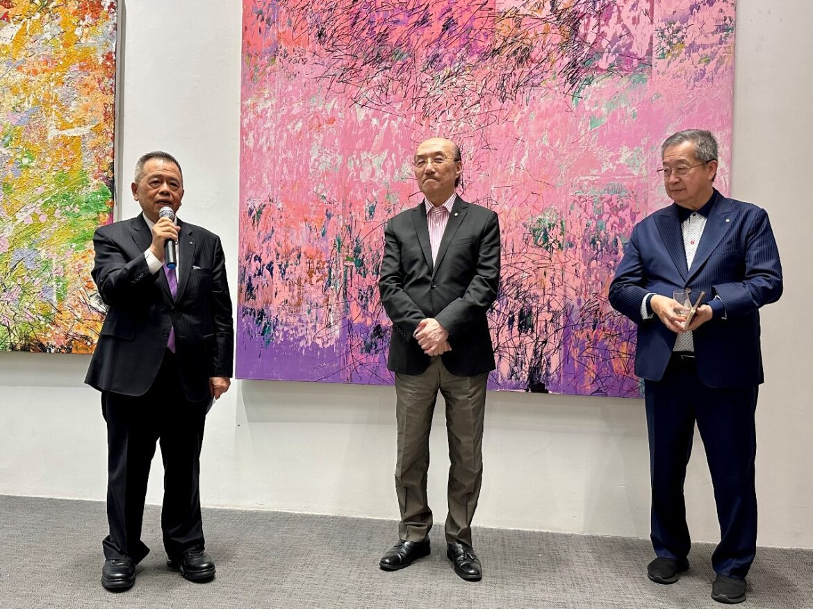 頂級威士忌品酒會現畫廊  謝義錩限量藝術酒標吸引藏家爭相收藏