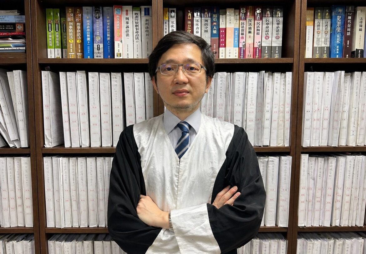 從重大弊案辯護到警界考試推手　呂昀叡律師打造刑訴教學新模式