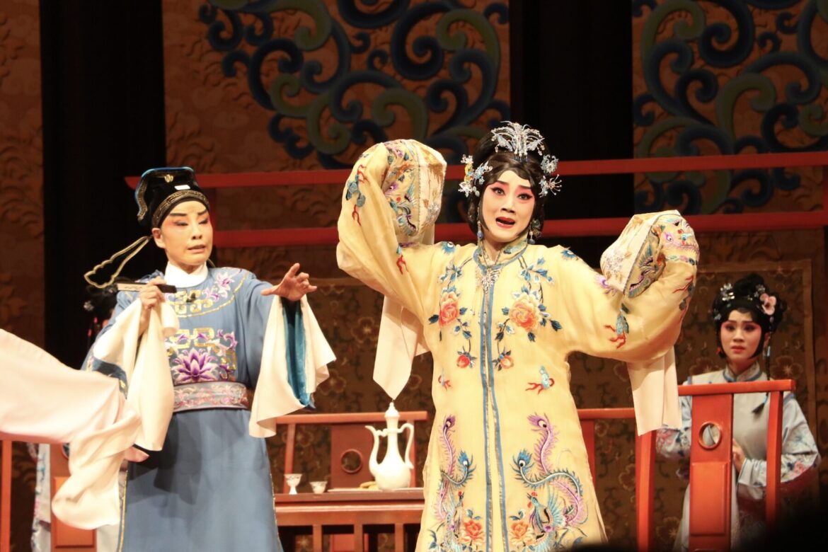 傳統戲曲搭起世代橋樑！新北舉辦「青銀藝起來賞戲」     朱惕之力推青銀共融