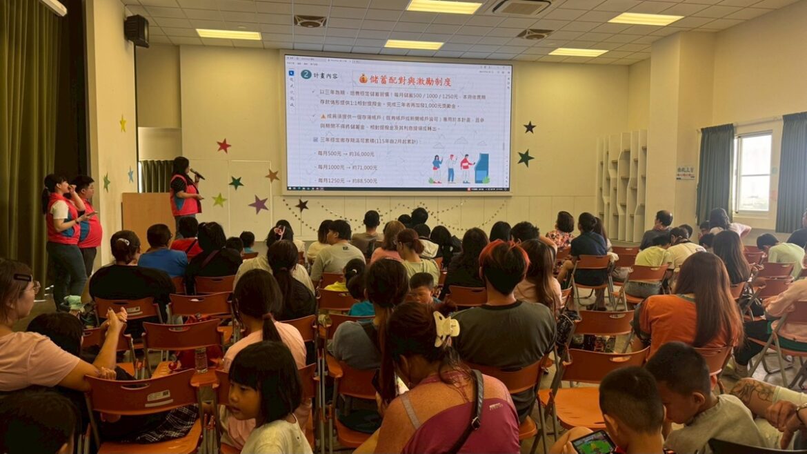 家扶匯聚社會暖流   發放來自各界愛心贊助扶助物資