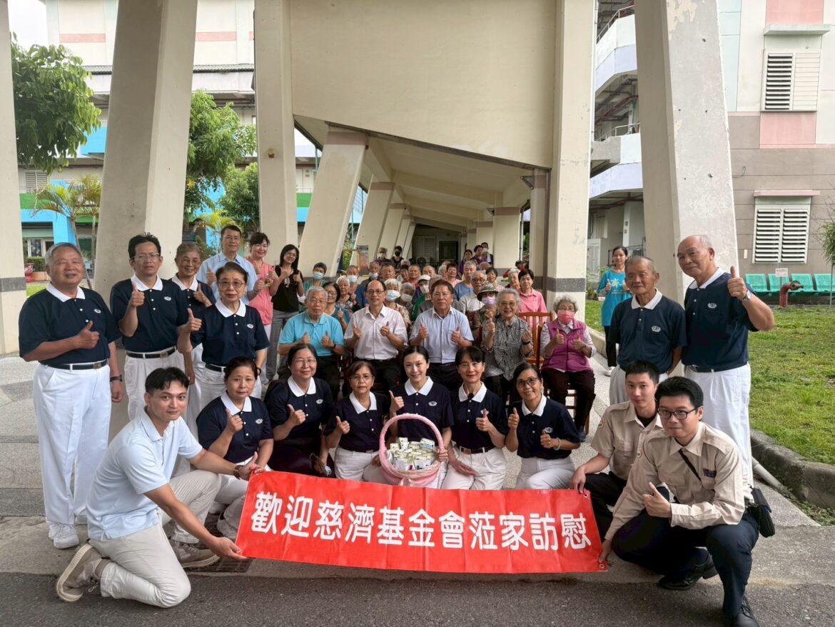 佛誕瑞氣滿榮家 慈濟浴佛車助長輩澄淨心靈