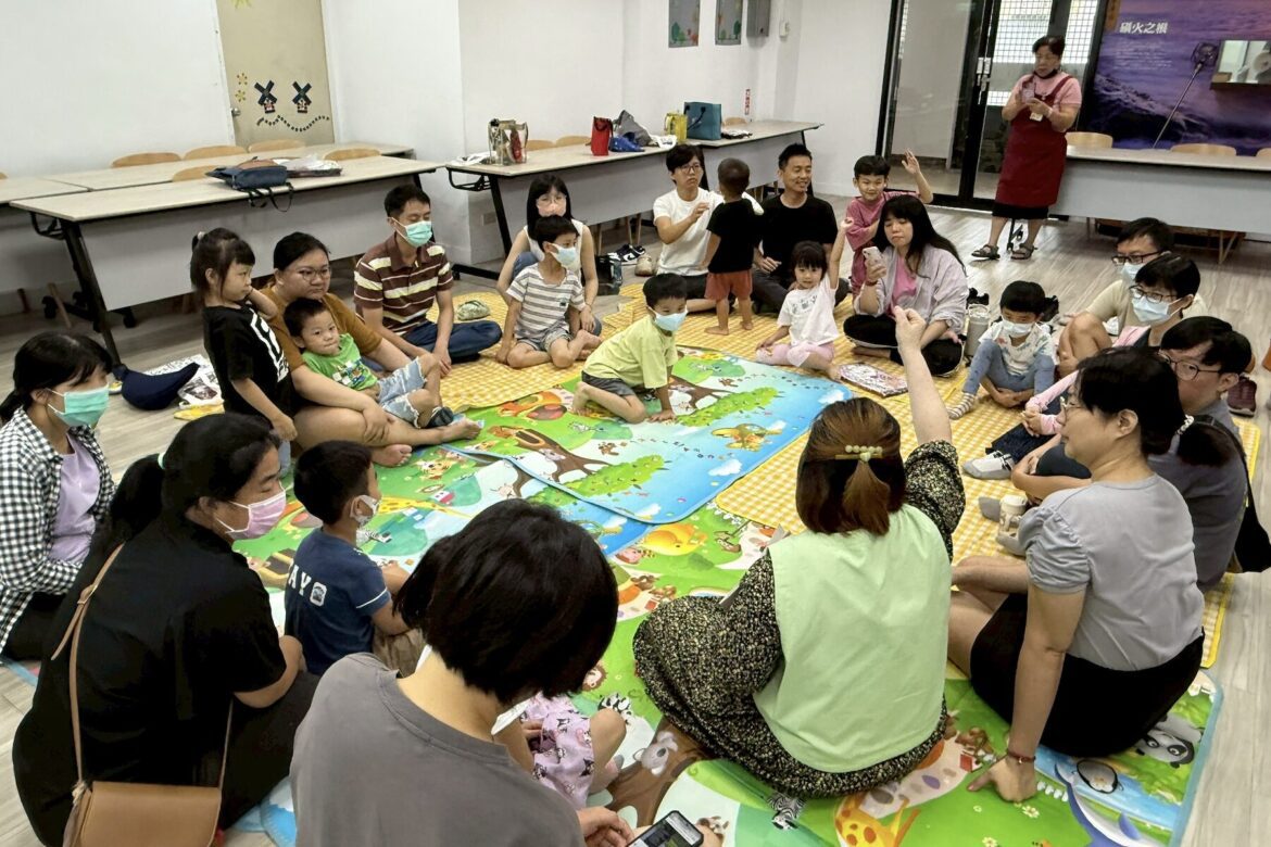 玩遊戲看見孩子的成長樣貌！新北社會局推「情緒小怪獸」共讀活動     增能家長成為孩子的情緒導師