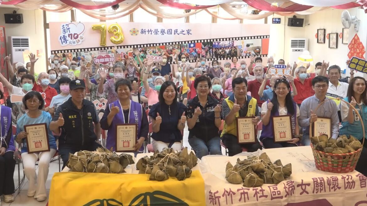 慶端午吃粽子  社區婦女關懷協會伴榮家過節