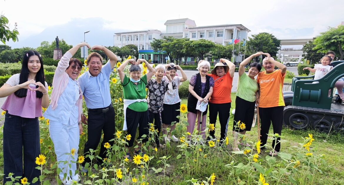 榮家出現向日葵花海  長輩與幼兒同歡共賞      
