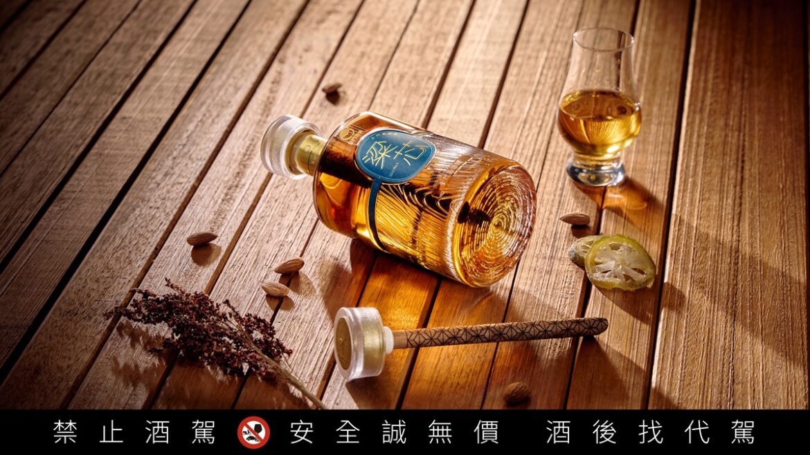 首支有「芯」機的酒！百年橡木入瓶「粱芯」金高創新木質風味高粱