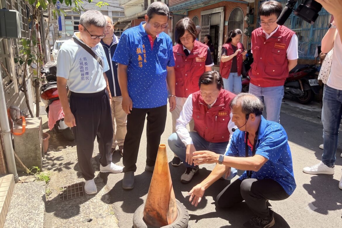 新北市副市長朱惕之率隊視察土城區環境　呼籲市民落實巡倒清刷防範登革熱