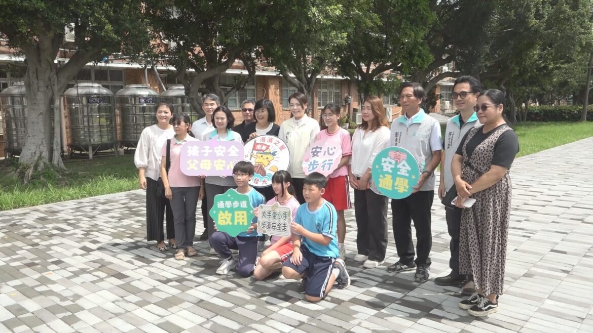 南華國中通學步道完工  高虹安陪學生一起走